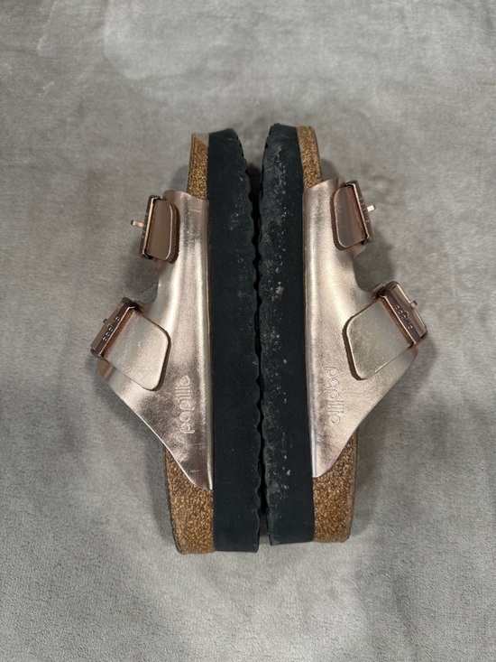 Birkenstock Arizona Metallic Rose Gold Slide Sandals - Picture 9 of 10